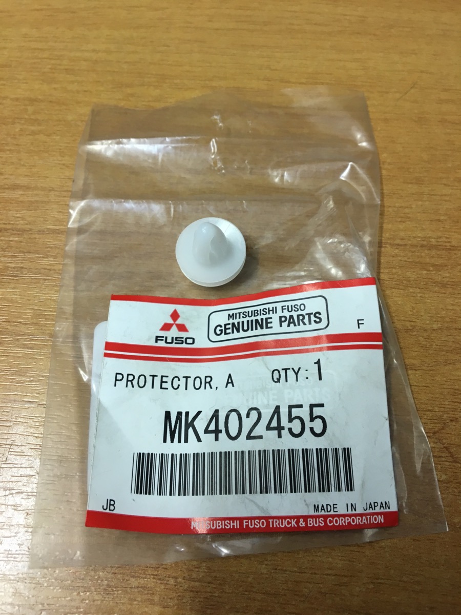 Клипса решетки радиатора mitsubishi fuso canter оригинал MK402455